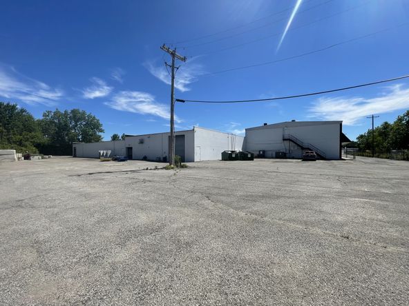 Stoller Building: 909-929 N. Coliseum Boulevard, Fort Wayne, IN 46805